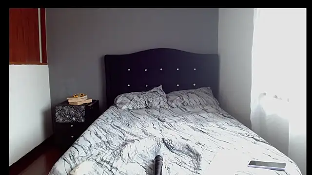 Emilia_1995's Live XXX Chat