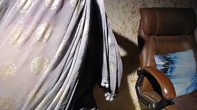 Chat +18 de ItsMiraDesire ao vivo