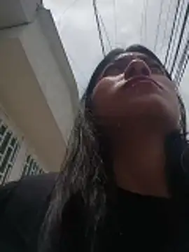 Chat +18 de YeseniaRodriguez3 ao vivo