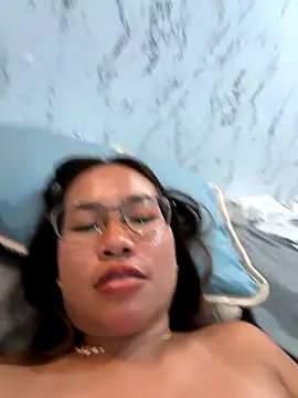 Ponthip élő XXX-chatje