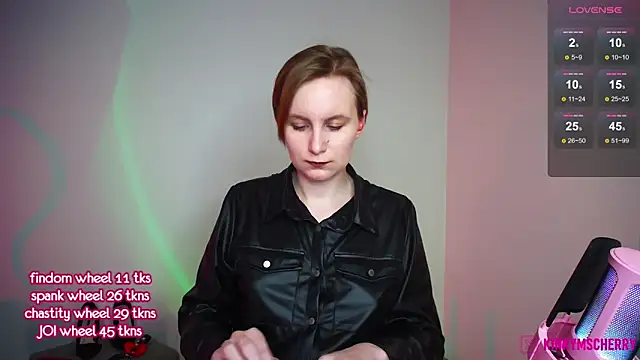 Chat +18 de KinkyMissCherry ao vivo