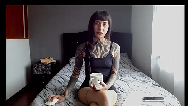 دردشة Emilia_1995 الجنسية المباشرة