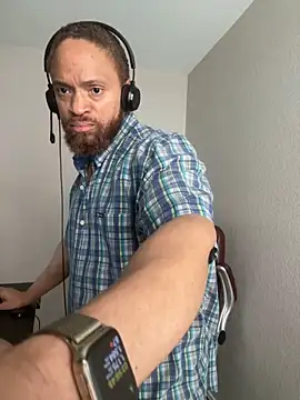 Fathero1time: διαδικτυακό σόου στην κάμερα