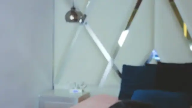 XXX chat uživo modela MeelFox