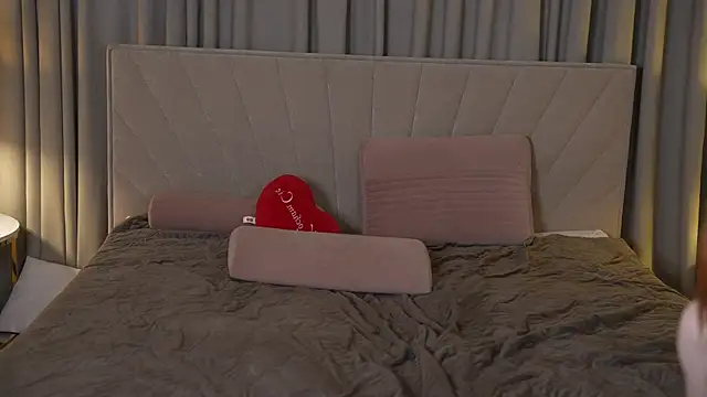 Show modela Lucy054 na web-kameri