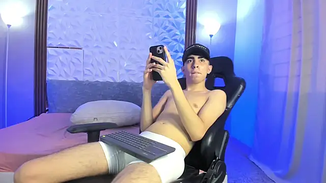 Chat +18 de Michaell_twinkk_ ao vivo