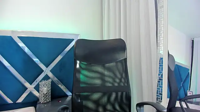 StormiHills Chat XXX in diretta