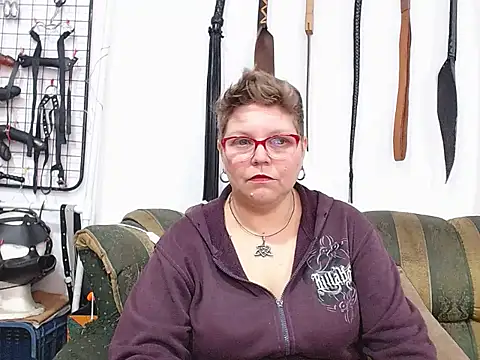 Leah_R: онлайн-секс-чат