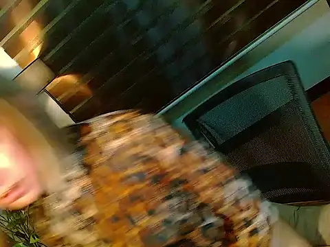 HOLLYWOOD_QUEEN_88 Show Webcam