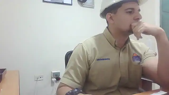 Officeb0y's Live XXX Chat