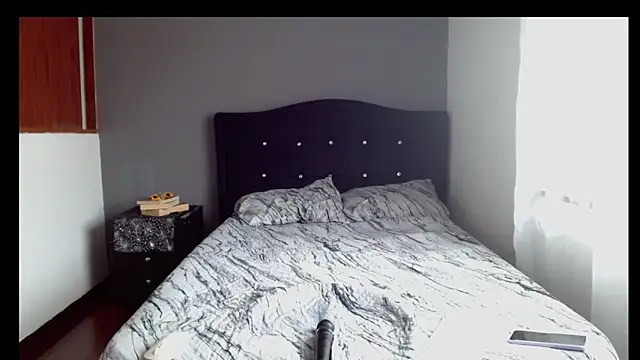 Emilia_1995 লাইভ XXX চ্যাট