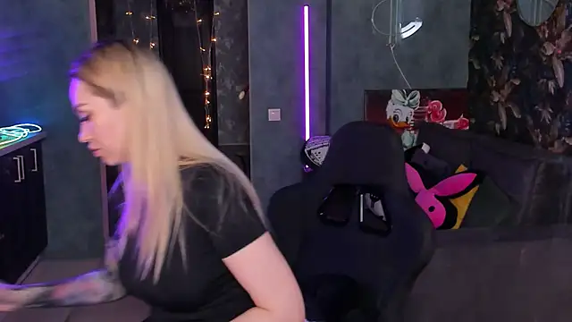 BlckmirrorrのライブXXXチャット