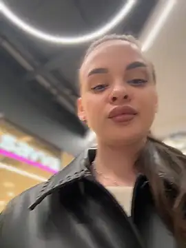 KristiRich Adlı Modelin Canlı XXX Sohbeti