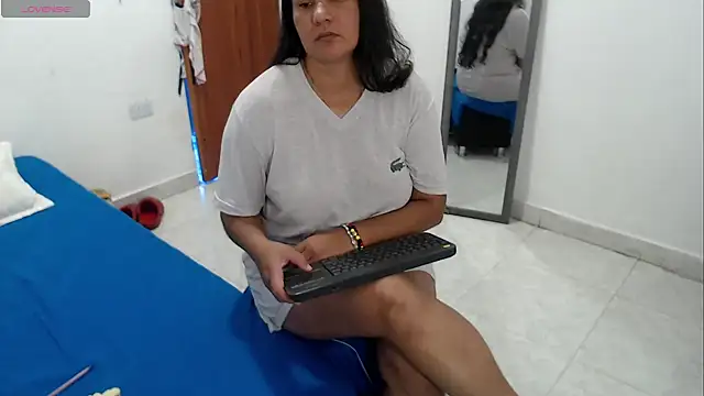 Chatroom XXX en direct de LAURA_Foxht