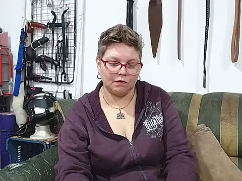 Leah_R Chat XXX in diretta