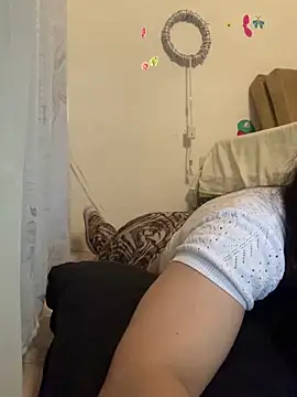 Estefani_32's Live XXX Chat