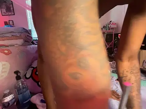 Chat +18 de VixenCapri ao vivo