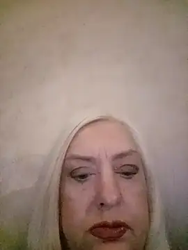 Show modela Julia20X na web-kameri