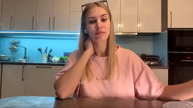 SoftnessMila's Live XXX Chat