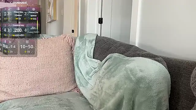 CanadianCumTarget's Webcam Show