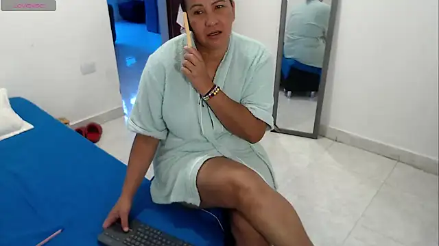 LAURA_Foxht Live XXX Chat