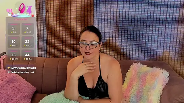 ariana_cross: онлайн-секс-чат