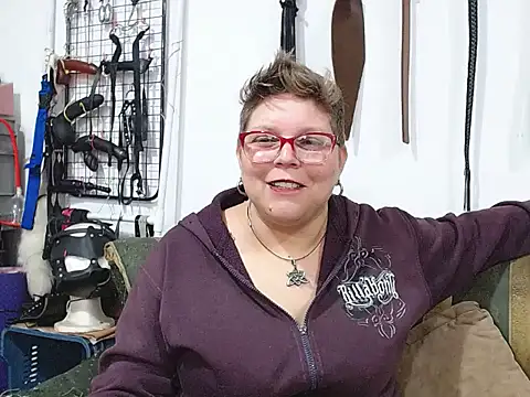 Leah_R: онлайн-секс-чат