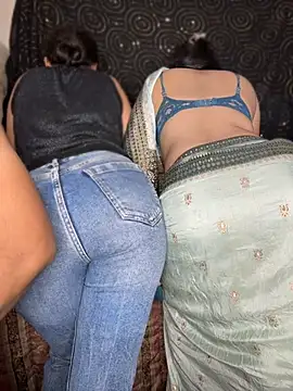 Miss__Malaika: διαδικτυακό σόου στην κάμερα