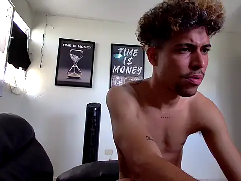 Dollarhot30's Webcam Show