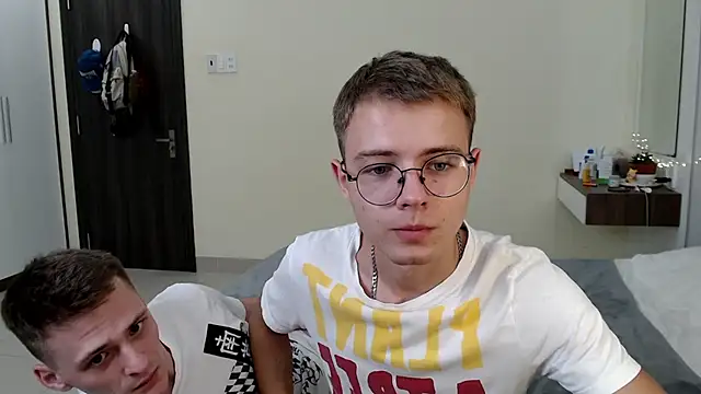 NikiKerryCum webkamerás műsora