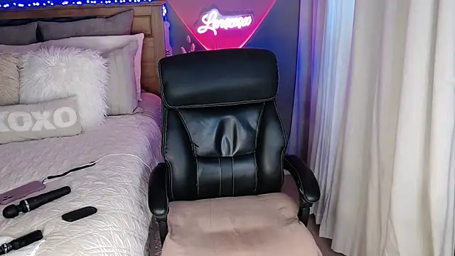 Lenaxox: онлайн-секс-чат