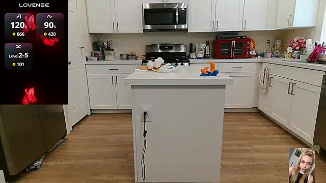 Chat +18 de Blondiewithanass ao vivo