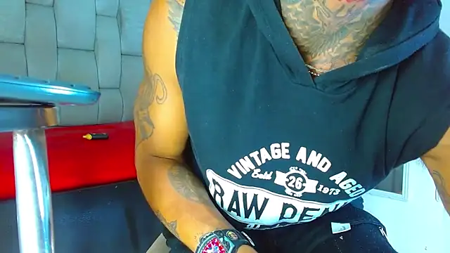 Hot_Latino_x: вебкам-шоу