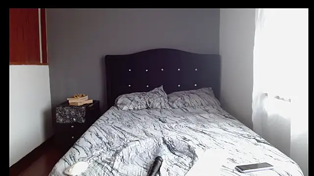 Emilia_1995 Live XXX-Chat