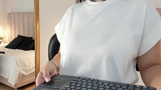 Megan-8 Chat XXX live