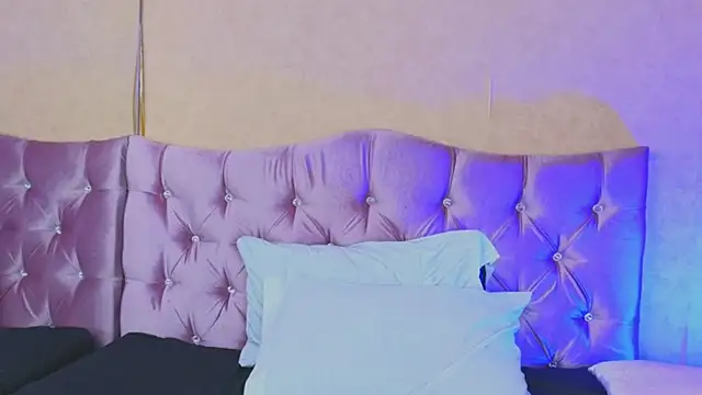 Missy_22_ live XXX chat