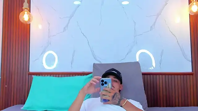 Hadrian_Torres webkamerás műsora