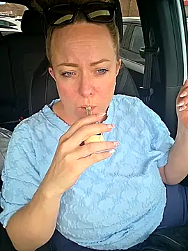 julimonroe Show in webcam