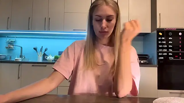 SoftnessMila Webcam Show