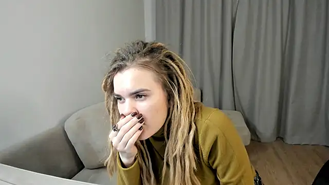 AldaCerrello Show in webcam