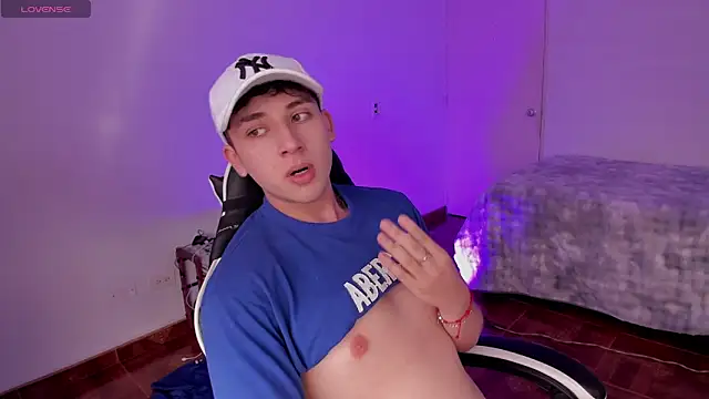 oliver_kyy Live XXX Chat