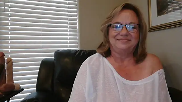 BustyAnnie's Live XXX Chat