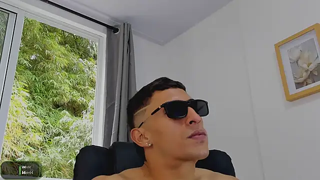 Mr_adrian Webcam show