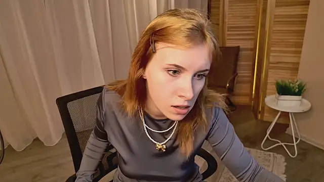 XXX chat uživo modela miraiakik