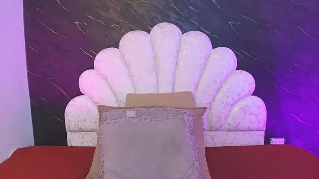 Chat +18 de _MiaBrown_ ao vivo