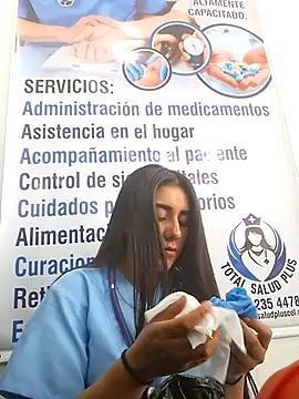 Chat +18 de CAROLINE__07 ao vivo