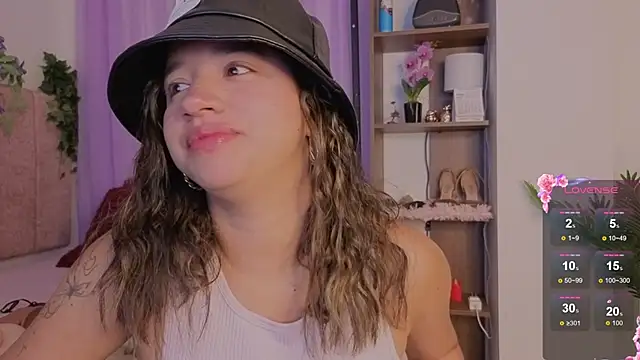 Chat +18 de emilyrouxe ao vivo