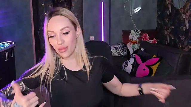 XXX chat uživo modela Blckmirrorr