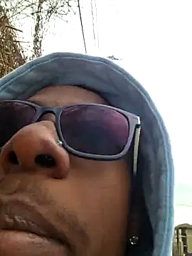 hormoneactivated: διαδικτυακό σόου στην κάμερα