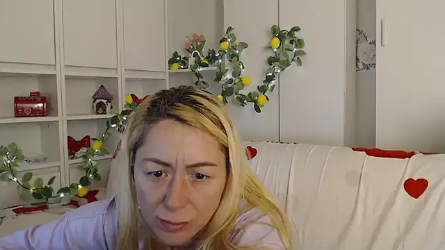 _karolynesyera_ Live XXX-chat